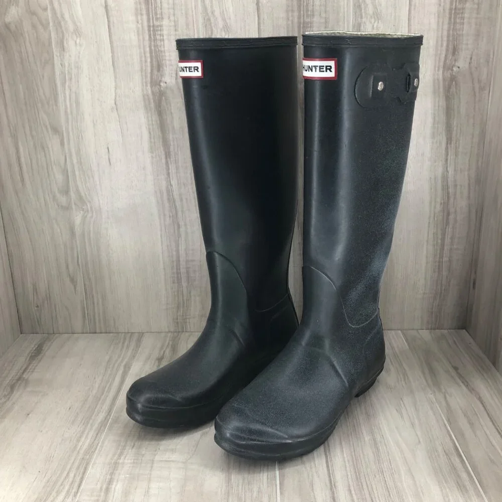 Hunter Boots Mens 7 Black Rubber Rain Shoes There is paint and no top strap